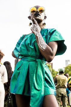 Intergalactic Aesthetic Outfit, Afropunk Outfits, Afro Futurism Fashion, Afro Punk Outfits, Bartender Outfit, Futurism Fashion, Afro Goth, Afro Punk Fashion, Street Style 2018