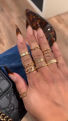 Stilleto Nails On Black Women, Gold Under Nails, Gel X Nail Designs New Years, Glam Almond Acrylic Nails, Glamorous Acrylic Nails, Dinner Ideas Family Of Five, Oval Long Acrylic Nails, Elegant Acrylic Nail Designs, Simple Fall Stilleto Nails