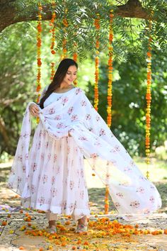 PRODUCT DESCRIPTION :-Simple and classic! The season calls for a vibrant new look. Wear this "White Flower Bunch Anarkali Set" to be the stunner in the room! Anarkali :- Chiffon Pant :- CottonDupatta :- ChiffonClosure Used:- Side zipColor:- WhiteCare Instructions :- Dry clean onlyModel Size :- Model is wearing XS sizeModel Height :- 5.6''DISCLAIMER :- Slight color variations may occur due to different screen resolution. White Anarkali Sharara With Printed Motifs, White Anarkali Set With Printed Motifs, Bollywood Style Floral Print Kurta For Wedding, Wedding Dupatta With Printed Motifs In Maxi Length, Floral Print Maxi Length Sharara For Weddings, White Sharara With Printed Motifs For Wedding, Floral Print Traditional Salwar Kameez For Wedding, Wedding White Sharara With Printed Motifs, White Floral Print Kurta For Wedding