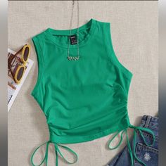 New With Tags Green Tank Top. Size Large Preppy Tank Tops, Shein Shirts, Cute Outfits With Shorts, Adrette Outfits, Women Tank Tops, Cute Preppy Outfits, Easy Trendy Outfits, Crop Top Outfits, Crop Tank Top