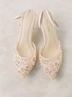 Wedding Shoes For Blush Dress, Pink Wedding Shoes Low Heel, Bride Shoes Low Heel, Shoes With Flowers, Pink Low Heels, Outdoor Wedding Shoes, Flower Wedding Shoes, Shoes For Brides