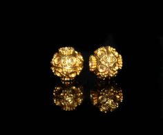 These are two genuine 22K gold vermeil 10mm wire work beads handmade in a traditional Balinese style. Hole to hole and diameter size is 10mm. Hole size is 2mm. The weight is 4.1 grams. Check out our other 22 Karat Gold Vermeil Beads: https://www.etsy.com/shop/KartiniStudio?section_id=16821428&ref=shopsection_leftnav_10 Gold Earrings With Spacer And Round Beads, Festive Gold Earrings With Polished Beads, Traditional Gold Earrings With Polished Beads, Gold Temple Jewelry Earrings With Round Beads, Balinese Style, Howlite Bracelet, Luxury Bracelet, Mens Gold Bracelets, Blue Tigers Eye