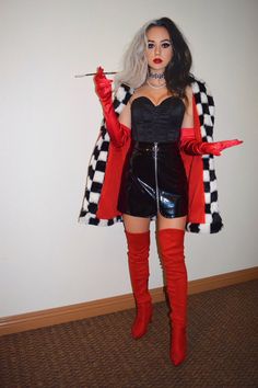 Easy Girl Halloween Costumes, Pelottava Halloween, Makeup Zombie, Halloween Fest, Cruella Deville, College Halloween, Trendy Halloween Costumes