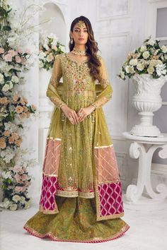 Vera Hem Finishes, Designer Outfit, Crystals Beads, Pakistani Dresses Casual, Dress Design Patterns, Designer Party Wear Dresses, Bridal Dress Design, Wedding Bridal Party, Boutique Dress Designs