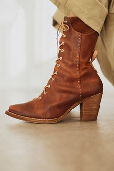 Boots Fall, Tall Boots, Boho Clothing, Fall Trends, Stacked Heel, Lace Up Boots, Boho Outfits, Wedge Boot, Women's Shoes