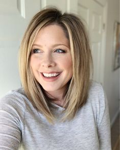 Hair Inspiration Medium, Long Bob Styles, Long Bob Cuts, Person Smiling, Mother Of The Bride Hair, Angled Bob, Feeling Pretty