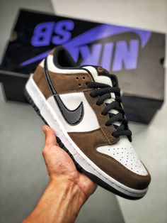 Sb Dunk Low Outfit Men, Nike Sb Dunk Low Outfit Men, Sb Dunk Low Outfit, Nike Dunk Low Outfit Men, Brown Jordan 1, Jordan 1 Low Outfit, Retro Trainers, Nike Retro, Men Nike