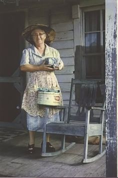 Grandma's Got Her Apron On Essential Oils Herbs, Farmer Wife, Farms Living, Down On The Farm, We Are The World, Old Woman, Aprons Vintage, Grandmas House, The Porch