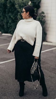 Turtleneck Street Style, Skirt Combinations, Skirt Street Style, Curvy Casual Outfits, Style Turtleneck, Plus Size Looks