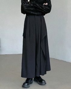 Japanese Hakama Pants "Awaji" - TECHWEAR STORM™ Asian Streetwear Fashion, Traditional Japanese Fashion, Japanese Hakama, Hakama Pants, Asian Streetwear, Techwear Pants, Techwear Outfits, Japanese Outfits, Traditional Japanese