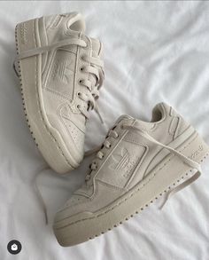 Trendy Shoes Sneakers, Dr Shoes, Pretty Shoes Sneakers, All Nike Shoes, Shoe Wishlist, Cute Sneakers, Hype Shoes, Girly Shoes, Shoe Inspo