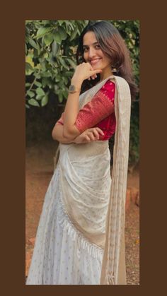 Good combination of two colors Kerala Half Saree Designs, Half Saree Designs Simple, Onam Saree Kerala, Kerala Half Saree, Kerala Dress