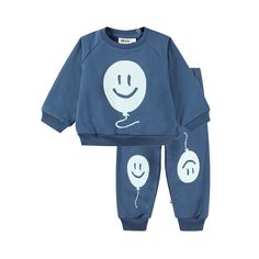 Blue set in organic cotton jersey with a light blue happy balloon. The set has a brushed inner face, making it soft & warm to wear. Sweatshirt has raglan sleeves, rib cuffs, a round neckline with two snaps. Pants have an elastic waistband & drawstrings. Light Blue Cotton Long Sleeve Sets, Playful Crew Neck Winter Sets, Playful Winter Sets With Crew Neck, Playful Blue Sets For Fall, Cotton Crew Neck Sets For Fall, Blue Winter Sweatshirt For Playwear, Fall Cotton Sets With Crew Neck, Blue Sweats With Ribbed Cuffs For Loungewear, Blue Organic Cotton Long Sleeve Tops