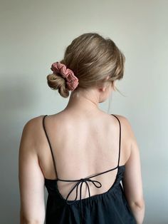 #scrunchies #aesthetic #aesteticvibes #hair #girl #dress Hairstyles Scrunchies, Hair Girl, Girl Dress, Scrunchies, Hair Styles, Hair