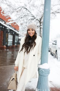 Currently Trending: Winter White - Sparkles and Shoes Winter Poses, Poses Pictures, Winter Whites, Dramatic Classic, Snow Outfit