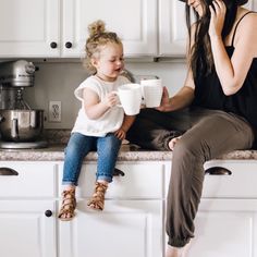 Candid Family Photography, Mother Daughter Photoshoot, Mom Dad Baby, Mommy And Son, Mommy Daughter, Love My Kids, Best Photo Poses, Mommy Life