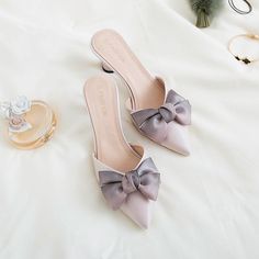 Product information:Pattern: solid colorLining material: imitation leatherColor: black, pink, beigeHeel height: mid heel (3-5CM)Heel shape: wine glass heelSize: 34,35,36,37,38,39,40Sole craft: viscose shoesSole material: rubberPopular elements: BowApplicable scenarios: DailyShoe Upper material: SuedeInventory Type: whole transactionApplicable age: AdultFunction: breathable Size: Packing list: Sandals*a pair Product Image: Heel Sandals For Women, Glass Heels, Beige Heels, Bow Bow, Low Heel Shoes, Women's Slippers, Sandals For Women, Pink Beige, Mid Heel