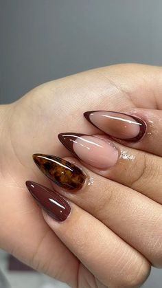 Line Pattern Nails, Easy Brown Nail Designs, Nail Art Designs Tortoise Shell, Nail Inspo Tortoise Shell, Nails With Brown Dress, Nail Designs No Charms, Tortishell Nails Design Square, Tortoise Nail Design, Oxblood Nail Designs