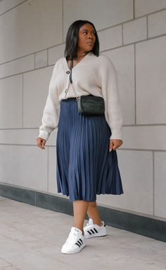 Skirt Outfits Size 12, Pleated Skirt Winter Outfit Classy, Skirts Curvy Outfit, Skirt Outfits Plus Size Winter, Plus Size Autumn Outfits Skirt, Button Down Plus Size Outfit, Curvy Pleated Skirt Outfit, Pleated Skirt Autumn Outfit, Plus Size Career Outfits To Work