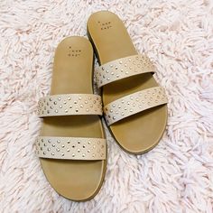 Hey there ladies, today I am doing a summer roundup of the best sandals for summer that are from target Must Have Sandals, Cute Summer Shoes, Target Outfits, Target Must Haves, Modest Outfit Ideas, Paris Inspired, Blush Gold