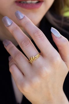 ❤️🔥 Mama Ring, Mother's Day Gift, Mama Jewelry, Gift for Mom, My Wife Text Ring, Valentine's Day Gift, Valentine's Day Ring ❤️🔥 ⭐️ Do you want an unforgettable gold gift for your grandchildren, nephews, girlfriend, spouse or people you care about? Then just choose the our necklace and ring that they will love, and we will design on the gift box in the best way for you and turn your necklace or ring into an eternal memory! Unforgettable Memories 🎁 Special Design Gift Boxes 🎄 High Quality Soli Mama Jewelry, Mama Ring, Korean Jewellery, Mothers Day Rings, Mothers Ring, Minimalist Necklace Gold, Creative Shoes, Mom Ring, Pretty Ring