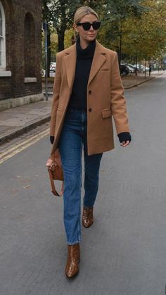 Winter Fashion Outfits Dressy, London Winter Fashion, Minimalist Moda, Straight Leg Jeans Outfits, City Outfit, Look Adidas, Estilo Indie, Skandinavian Fashion