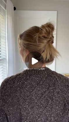 SOPHIE FRAMPTON on Instagram: "How have I gone my whole life without this hack?! 
#easyhair #messybun #easyupdo #quickhairstyles #momhack #buntutorial" Easy Hair Hacks, Apple Cinnamon Recipes, Cinnamon Recipes, Bun Tutorial, Easy Updos, Clip Hairstyles, Mom Hairstyles, Hair Help, Easy Hair