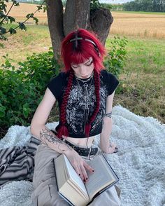 Reading Twilight, Black T Shirt Women, Haunted Garden, Harajuku Goth, Grunge Summer, Y2k Hair, Gothic Tops, Hairstyle Inspo, Y2k Punk