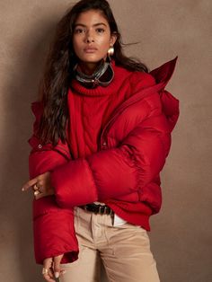 Puffer Jacket Photoshoot, Red Winter Jacket Outfit, Red Puffer Outfit, Hoodie Poses, Red Puffer Jacket Outfit, Yellow Puffer Jacket, Red Puffer Coat, Puffer Jacket Outfit, Red Puffer Jacket