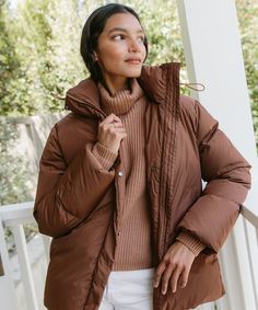 Puffer Jacket Copper This down puffer coat is a cold-weather staple that deserves a spot in your starting lineup. Perfect for brisk mornings and chilly evenings, this winter-ready layer will leave you feeling warm in style. Length hits at the hip, perfect for wearing with any casual or sporty look. Contrast quilting on sleeves and removable hood. Antique nickel snaps and toggles. Long Puffer Coat, Cocoon Cardigan, Long Puffer, Cozy Season, Jenni Kayne, Down Puffer Coat, Puffer Jacket Women, Sporty Look, Brown Fashion