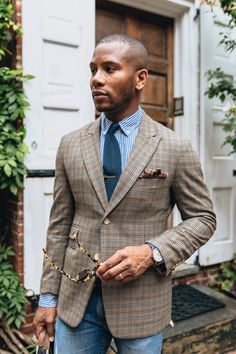 Plaid blazer + striped dress shirt + textured tie + pocket square + light wash jeans Brown Blazer Outfit, Beginning Of Fall, Menswear Inspiration, Dandy Style, Suede Chukka Boots, Fall Closet, Brown Blazer, Favorite Boots, Plaid Blazer