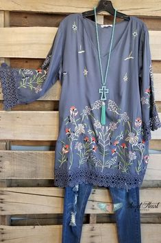 My Southern Side Tunic - Grey [product type] - Angel Heart Boutique Plus Size Boutique Clothing, Dress Purse, Trendy Plus Size Fashion, Tops Plus Size, Angel Heart, Plus Size Boutique, Beautiful Kimonos, Plus Size Womens Clothing, Unique Styles