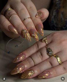 Gold Nails With Rhinestones, Almond Gold Nails, Gold 3d Nails, Summer Nails Ocean, Gold Almond Nails, Gold Summer Nails, Nails Ocean, Nails Mirror, Shell Nails