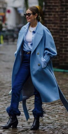 Blue Coat Outfit, Maximalist Fashion, New York Outfit, Blue Coat, Blue Coats, Coat Outfits, Blue Outfit, Winter Fashion Outfits