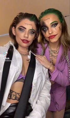 Halloween Duo Makeup, Joker Duo Costumes, Duo Halloween Makeup, 3person Halloween Costumes, Halloween Costumes Joker Women, Halloween Joker Women, Joker Custom Women, Dark Costumes For Women, Joker Outfit Female