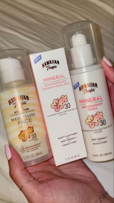 Hawaiian Tropic Products, Coconut Girl Products, Coconut Girl Skincare, Hawaiian Tropic Aesthetic, Y2k Hibiscus, Hawaiian Silky, Beach Products, Haut Routine, Summer Products