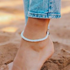 Puka Shell Anklet | Pura Vida Bracelets Beachy Anklets, Cute Anklets, Beachy Jewelry, Summer Anklets, Seaside Style, Ankle Jewelry, Pura Vida Bracelets, Puka Shell, Hang Ten