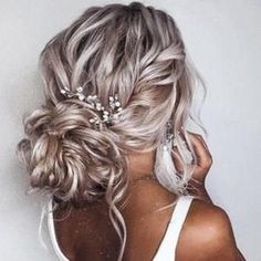 Hairstyles Romantic, Down Curly Hairstyles, Bridal Updos, Elegant Wedding Hair, Wedding Hairstyles Half Up Half Down, Trendy Wedding Hairstyles, Wedding Hair Inspiration, Trending Hairstyles