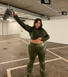 All Black Plus Size Outfit, Dpr Concert Outfit, Green Monochrome Outfit, Dpr Concert, Plus Size Concert Outfit, Concert Outfit Plus Size, Green Monochrome, Plus Size Baddie