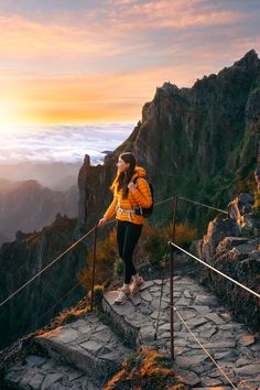 Renee from Renee Roaming standing at a viewpoint in Madeira, Portugal at sunrise. Portugal Outfits, Portugal Aesthetic, Travel Portugal, Hiking Essentials, Hiking Aesthetic, Natural Pool