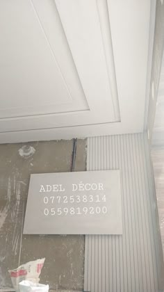 there is a sign that says adel decor on the wall