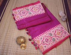 A fabulous saree in Pure Silk. Thus here we bring to you a Magenta Banarasi Handloom Pure Katan Silk Paithani Saree with meenakari weaving. Moreover the fabric is pure silk/pattu. Thus we would say a not to be missed saree. Also, this Magenta Banarasi Handloom Pure Katan Silk Paithani Saree comes with a pure silk blouse piece. About Banarasi Weaves A heirloom of Banaras - Katan Silk Saree. These are handloom sarees which takes 2-3 weavers and more than a month to weave a single saree. Furthermor Festival Pre-draped Jamawar Saree With Motifs, Traditional Handloom Pre-draped Saree For Diwali, Festive Semi-stitched Handloom Saree, Traditional Dola Silk Pre-draped Saree With Self Design, Jamawar Traditional Wear With Cutdana For Puja, Traditional Jamawar Blouse Piece With Self Design, Traditional Paithani Silk Saree With Pallu, Bollywood Style Handloom Paithani Silk Saree, Festive Handloom Paithani Silk Saree