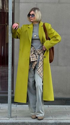 Gray And Green Outfit, Zimski Outfit, Winter Outfits With Skirts, Fall Skirt Outfits With Boots, Autumn Date Night, Skirt Outfits With Boots, Fashion Mistakes Woman, Outfits With Skirts, Fall Skirt Outfits