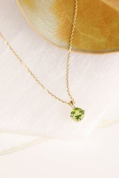 14k Gold Peridot Necklace / Round Peridot Stone / Solitaire Prong Setting and Gold Cable Chain / August Birthstone / 6mm Stone / 4 Prong Set ✔ Handmade ✔ Solid Gold ✔ Setting Size: 6mm ✔ Peridot Ct Weight: .80ctw Available in 14k Yellow, Rose, White Gold Please note. The adjustable option is available upon request. Please see the Personalization box under the drop-down menu. Worldwide DHL shipping is now available 1-3 business days If you choose standard USPS shipping, it will take approximately Peridot Necklace, Peridot Stone, August Birthstone, August Birth Stone, Birthstone Necklace, Yellow Rose, Birthstone Jewelry, Dhl Express, Cable Chain