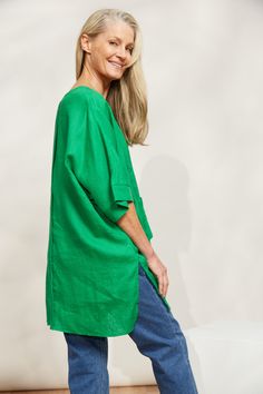 STYLE DETAILS: Enjoy carefree summer days in style with the Halcyon Relaxed Top, crafted from 100% linen. Its relaxed fit and contemporary tunic design, featuring high-side vents, ensure you stay cool and comfortable all season long. Pair it with matching linen shorts or loose pants for an effortless look perfect for soaking up the sun and embracing those relaxed summer vibes. FEATURES: Round neck Elbow-length sleeves Patch pocket High side vents Relaxed fit 100% Linen One Size Boho Australia, Poncho Jacket, Emerald Style, Tunic Designs, Linen Bottoms, Loose Pants, Long Sleeve Knit Tops, Mid Dresses, Mid Length Dresses