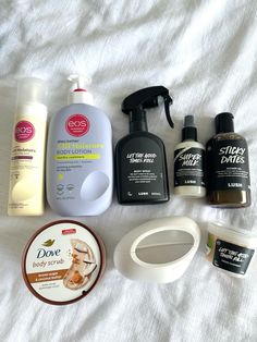 #lush #stickydates #vanilla #skincare #bodycare #showercare How To Smell Clean, Vanilla Shower Products, Smell Good House, Vanilla Skincare, Vanilla Body Care, Lush Vanilla, Girly Wishlist, Best Lush Products, Lush Aesthetic