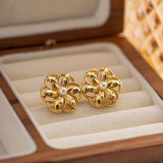 Introducing our stunning Hollow Flower Shaped Stud Earrings, meticulously crafted from durable stainless steel and elegantly adorned with an 18K gold plating. These earrings are a perfect blend of classic charm and modern sophistication, designed to add a touch of glamour to any ensemble. Whether you're attending a wedding, celebrating an anniversary, or simply dressing up for a gala, these earrings are sure to elevate your look. Key Features Material Excellence: Crafted from high-quality stainless steel, ensuring durability and longevity. Luxurious Finish: Enhanced with 18K gold plating for a radiant sheen that captures attention. Waterproof Design: Wear them confidently on any occasion without the fear of damage from water exposure. Hypoallergenic: Free from nickel, lead, and cadmium, ma