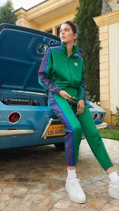 Nike Tracksuit Outfit Women, Track Suits Women Style, Casual Rodeo Outfits, Casual Rodeo Outfits For Women, Womens Tracksuit Outfit, Rodeo Outfits For Women