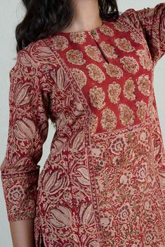 Kalamkari Kurti Designs Latest, Kalamkari Kurti Designs, Cotton Kurti Designs Latest Fashion, Kurtha Designs Latest, Cotton Kurta Designs, Cotton Kurti Neck Designs, Kurti Aesthetic