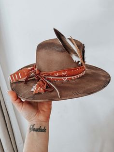 Introducing The Carmela Western Fedora Hat Crafted From 100% Natural Usa Products And Decorated With Wild Bird And Pheasant Feathers, Custom-made Belts, And Burned Queens Playing Cards - An Eye-catching Design Fit For Any Occasion! Feeling Fancy? Mix And Match Bands, Ribbons, Feathers, And Cards To Get That One Of a Kind Look. Every Hat Is Perfectly Distressed For An Unforgettable Flair. Grab Your Daniels Western Fedora Hat Today!
** Hat Maybe Slightly Darker/lighter In Person Due To Flash In Pictures.**Western Hats For Women Custom Cowboy Hat Wide Brim Fedora Fedoras For Women Custom Cowgirl Hat Bride Cowgirl Hat Boho Hat Luxury Handmade Western Felt Hat, Luxury Brown Hat Bands For Country Events, Hat Ideas For Women, Bride Cowgirl Hat, Western Hats For Women, Custom Fedora, Womens Western Hats, Cowboy Hat Styles, Custom Cowboy Hats